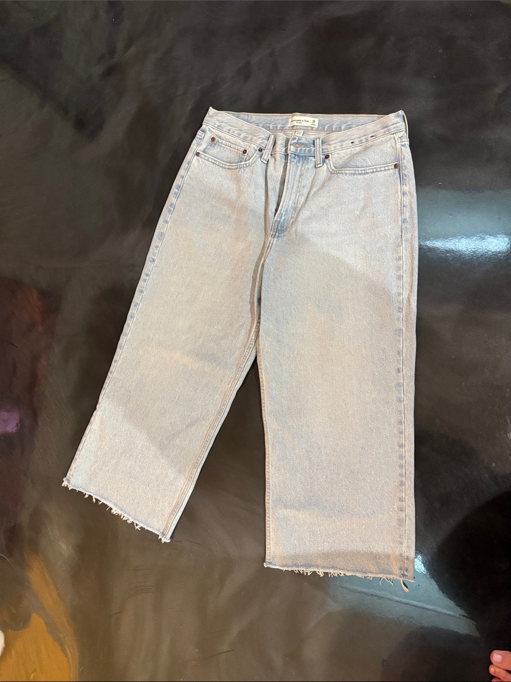 Abercrombie & Fitch Light Wash Cropped Straight Jeans
